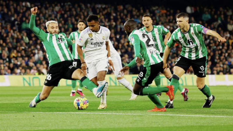 Tiền vệ (Midfielders - MF): "Trái tim của đội bóng"